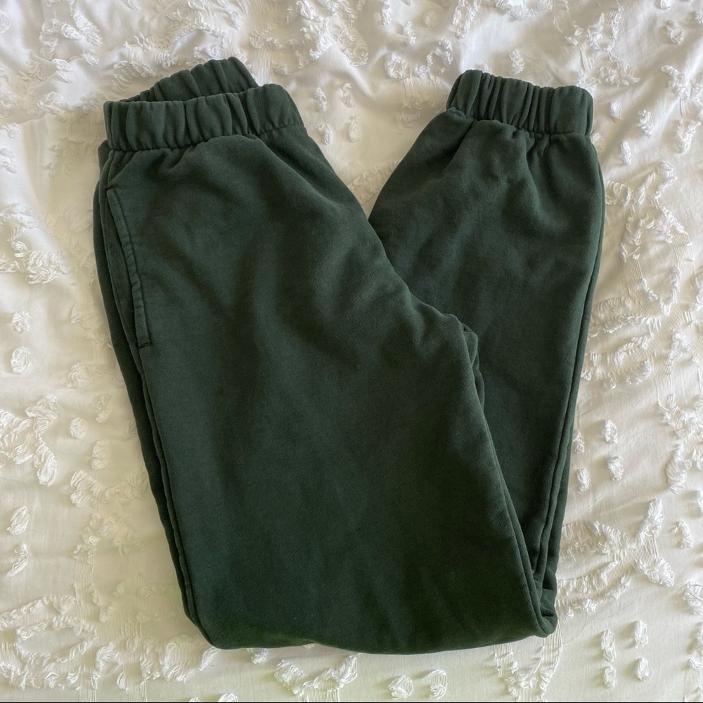 Brandy Melville Dark Green Rosa Sweatpants
